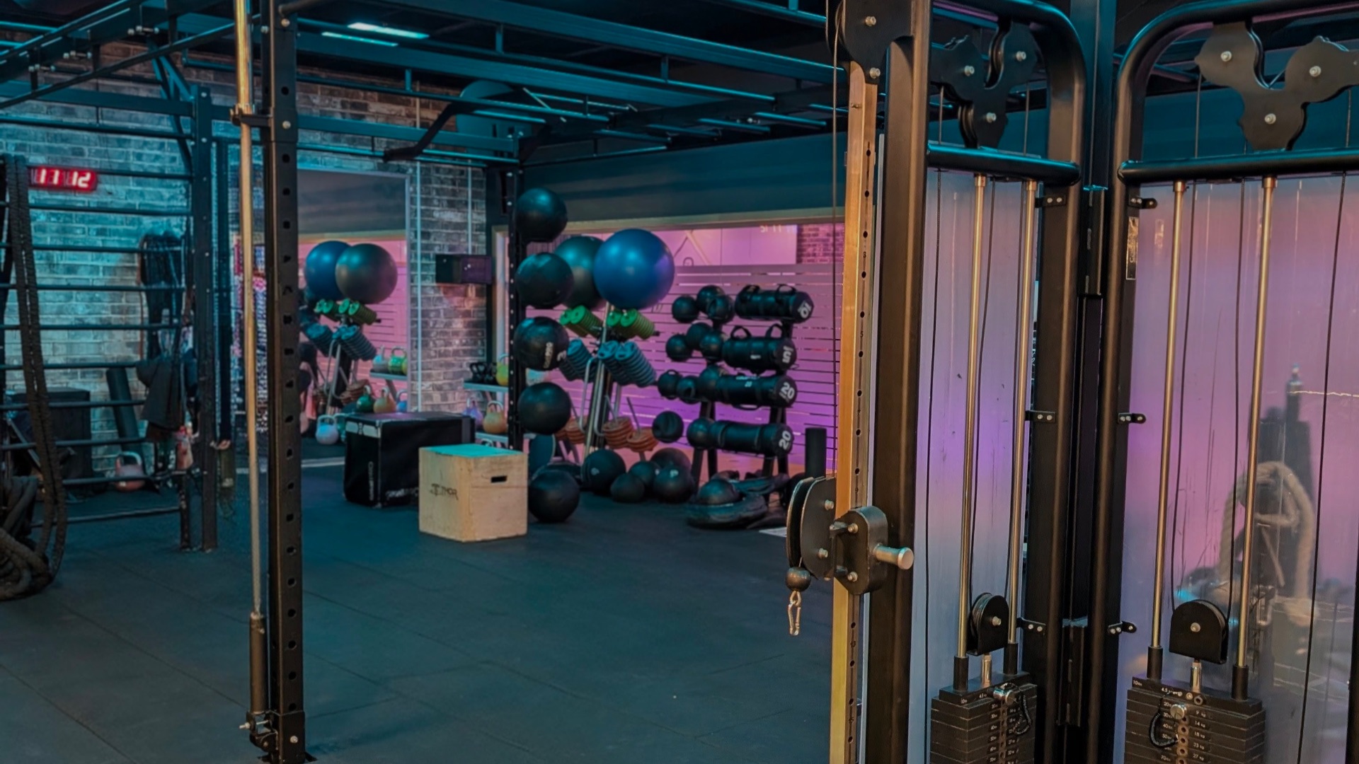 PXL 20251105 161323048~2