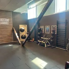 Haninge Port 73 Handstand